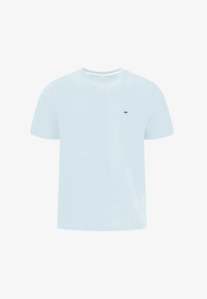 Svetlomodré tričko s krátkym rukávom a okrúhlym výstrihom, s malým tmavým vyšitým logom na ľavej strane hrudníka na bielom pozadí.