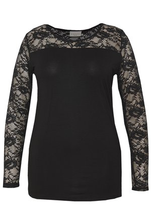 Zwarte top met lange kanten mouwen, met een volledig zwarte body en florale kantdetails. Ronde halslijn met een gladde textuur.