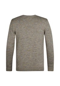 Maglione lavorato a maglia in toni della terra spenti, con scollatura rotonda e maniche lunghe. La textura appare morbida con un delicato motivo sfumato.