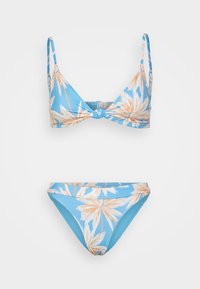 Kék bikini szett pálmalevél mintával; háromszög alakú felső csomó részlettel és állítható pántokkal, a hozzá illő alacsony derekú alsóval párosítva.