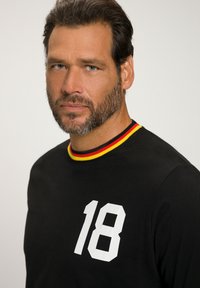 JP1880 Printtipaita - black