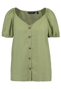 Blusa de manga corta, verde claro, con escote en V, hombros fruncidos y cinco botones de madera en la parte delantera para el cierre. Textura suave.