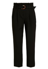 Černé kalhoty s vysokým pasem a zúženými nohavicemi, s plisováním a páskem z příslušné látky s kulatou přezkou v želvovinovém vzhledu.