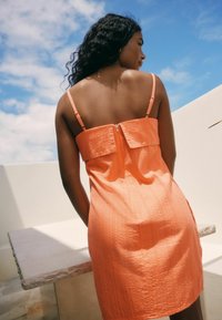 Next BANDEAU  - Rochie de zi - coral pink