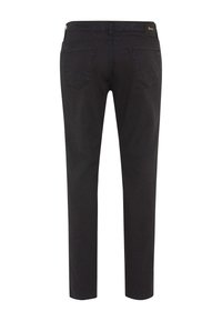 Zwarte spijkerbroek met een slim fit, voorzien van vijf zakken, subtiele stiksels en een merkembleem op de tailleband. Gladde textuur.