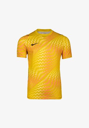 Žluté a oranžové sportovní tričko s krátkým rukávem se vzorem cikcak, černým logem Nike na pravé straně hrudi a kulatým výstřihem.