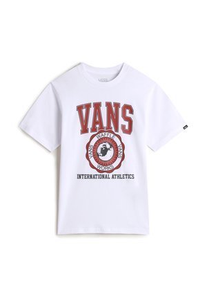 Biała bawełniana koszulka z dużą czerwoną grafiką oraz napisem "VANS Waffle Works" i "International Athletics" umieszczonymi na środku klatki piersiowej.
