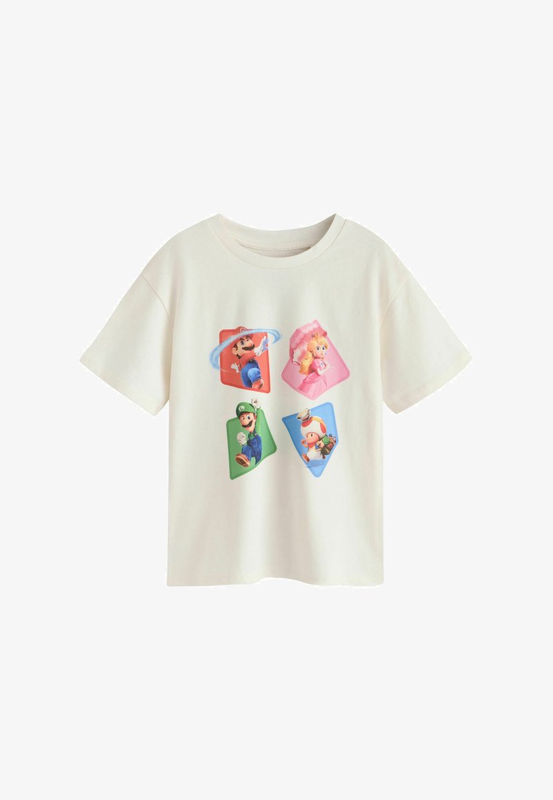 T-shirt blanc à manches courtes avec des graphismes colorés de quatre personnages de Super Mario dans des formes de losanges arrondies séparées.