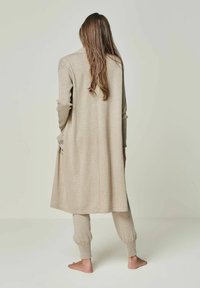 YOU LOOK PERFECT MERINO WOOL LOUNGEWEAR SET 3 PIECES - Nachtwäsche Set - taupe