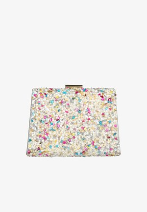 Bolso de mano con superficie texturizada de pequeñas piedras y cristales multicolores, forma rectangular y cierre con broche de color dorado.