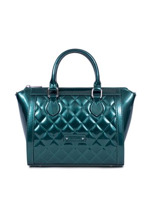 Sac à main matelassé bleu sarcelle brillant avec une forme structurée, double poignées, ferrures argentées et fermeture éclair, centré sur un fond blanc.