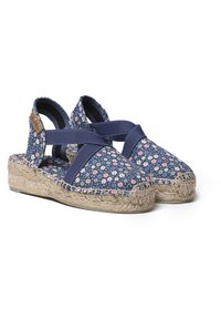 Tumesed espadrillid roosa ja valge lillemustri ning ristivöödega, looduslikke köitallaga ja tekstuurse kanga pealmise osaga.