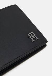 Tommy Hilfiger TH MODERN LEA MINI CC - Lompakko - black