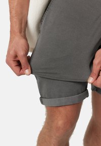 Thumbnail Image 4
