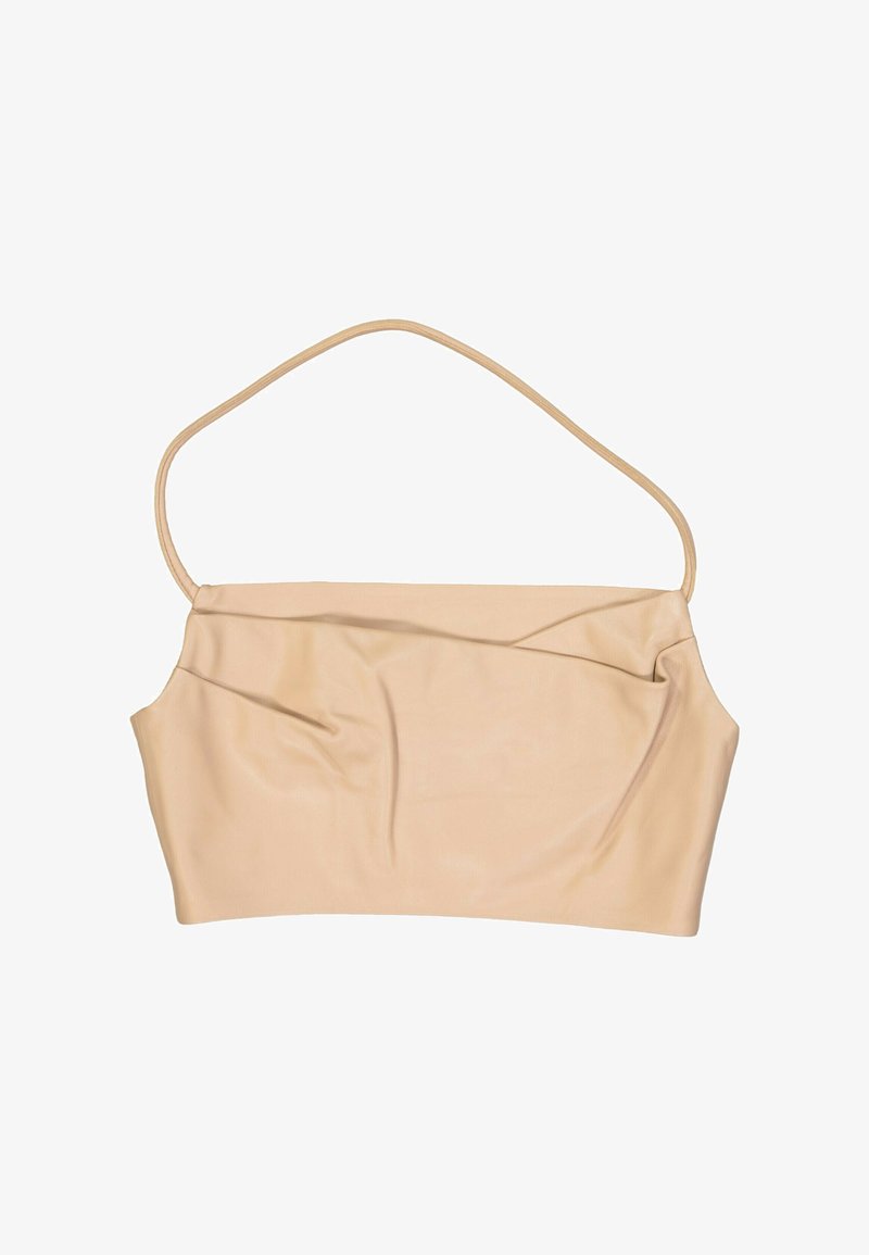 Haut court beige sans manches avec fines bretelles spaghetti et léger détail froncé sur le tissu avant.