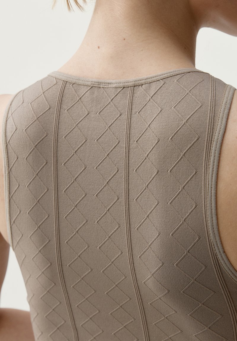 Born Living Yoga ARES - Top - marrn/braun - Zalando