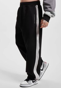 Dangerous DNGRS EVILFUTURE - Pantalon de survêtement - black