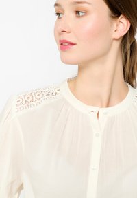 LolaLiza WITH MACRAMÉ DETAIL - Bluse - white