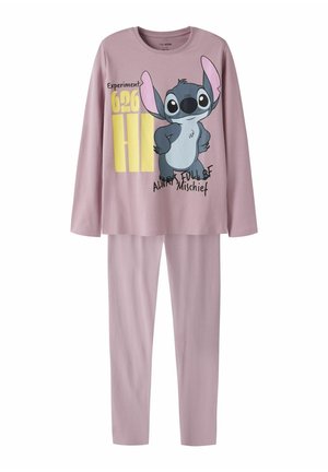 Ensemble pyjama violet à manches longues avec le personnage Stitch, textes "Experiment 626" et "Always full of mischief" sur le haut.