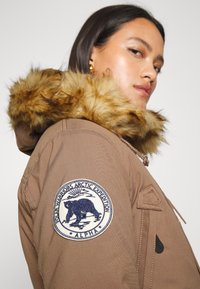 Alpha Industries POLAR JACKET - Casaco de inverno - taupe