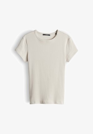 T-shirt beige en maille côtelée à manches courtes et col rond, posé à plat sur fond blanc.