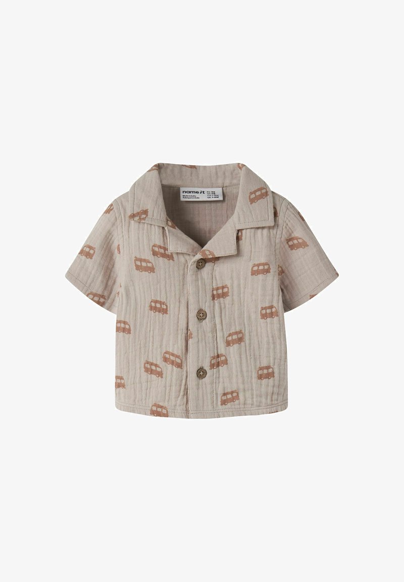 Chemise beige pour tout-petit à manches courtes avec boutons, motifs de camionnettes vintage marron et large col.