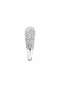 Anello in argento caratterizzato da una forma liscia ed allungata, decorato con numerosi piccoli cristalli trasparenti che ricoprono la superficie per un effetto scintillante.