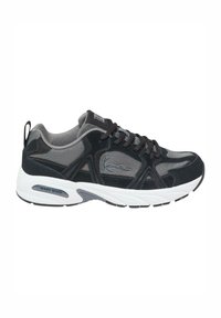 Chaussure de sport noire et grise avec une tige en maille, des accents en daim et une semelle en caoutchouc blanche avec un motif texturé et un détail de logo.