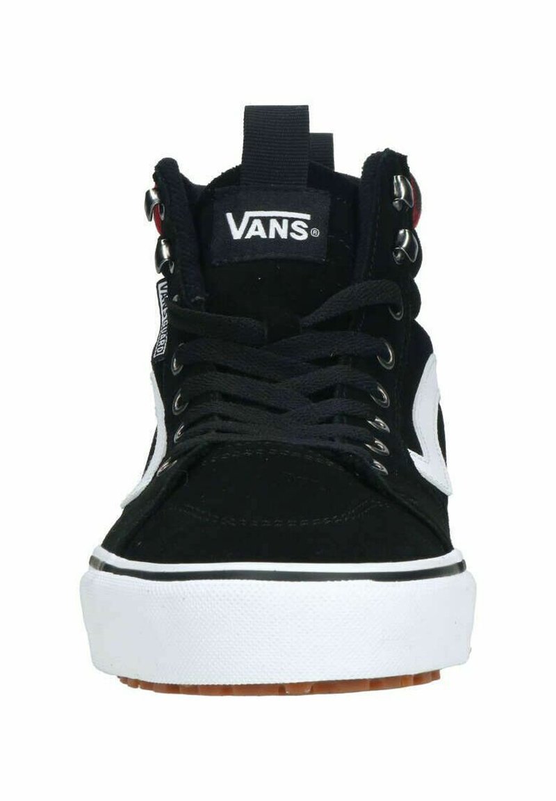 Baskets montantes noires en daim et toile, arborant un logo blanc, des lacets noirs et une épaisse semelle en caoutchouc blanc avec une semelle extérieure en gomme.