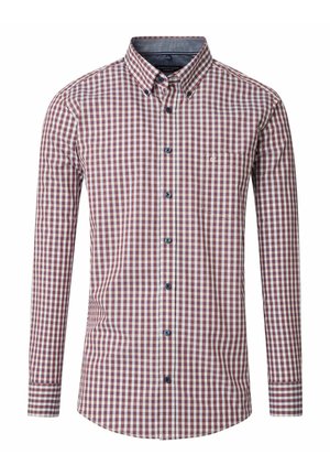 Herren Langarmhemd in karminrot und weißem Karomuster. Mit Button-down-Kragen, blauen Knöpfen und einer einzelnen Brusttasche mit Logo. Aus Baumwollmischgewebe.