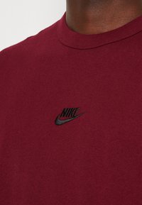 Nike Sportswear TEE - T-shirt básica - dark beetroot