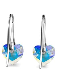 Ohrringe in Silberoptik mit herzförmigen Kristallen, die blaue und schillernde Facetten aufweisen, hängen an eleganten Metallhaken.