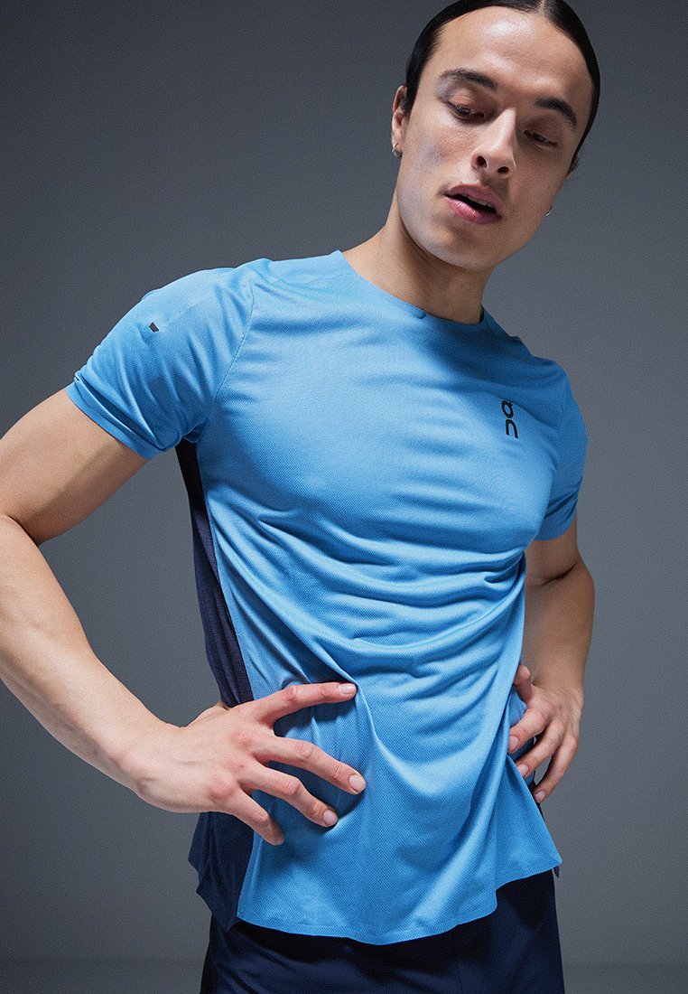 On Sport T-shirt donkerblauw On Sport T-shirt donkerblauw