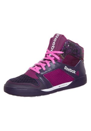 Høj Reebok sneaker i mørk lilla og magenta med lyserøde snørebånd, struktureret stof og detalje på sålen med "3D Ultralite".