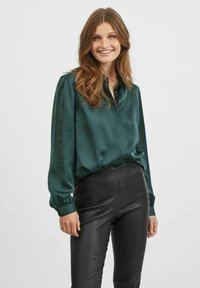 VILA VIELLETTE - Nööpidega pluus - darkest spruce