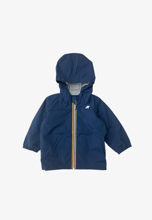 Giacca impermeabile per bambini di colore blu navy con cappuccio, polsini elastici e cerniera a strisce multicolori sulla parte anteriore, su sfondo bianco.