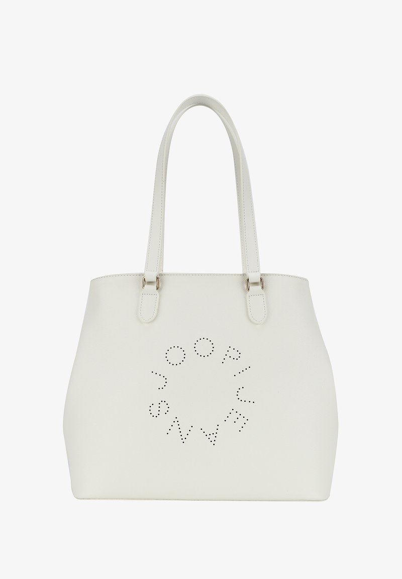 Witte synthetische tote bag met dubbele handvatten, met geperforeerde merkletters in een cirkelontwerp aan de voorkant. Glad oppervlak.