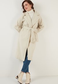 LELA LOOSE FIT - Manteau classique - mink color