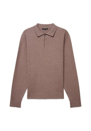 Polo marrone a maniche lunghe con colletto e tre bottoni frontali, steso su uno sfondo bianco.