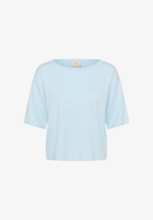 Haut tricoté bleu clair à manches courtes, col rond, coupe décontractée, avec une petite étiquette de marque au niveau de la nuque intérieure.