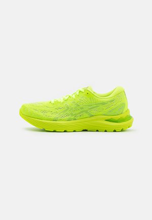 GEL CUMULUS 23 LITE SHOW - Chaussures de running neutres - hazard green/lime green
