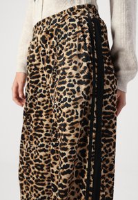 Pieces PCGRACE ULTRA WIDE PANTS - Treniņtērpa apakšdaļas - black