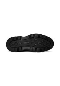 Suela de zapatilla negra con un diseño texturizado que presenta surcos distintivos y acentos circulares, proporcionando un mejor agarre y tracción.