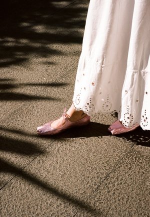 BALAGAN, BATSHEVA - Ballerina's met enkelbandjes - metallic pink