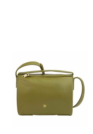Olivgrüne rechteckige Lederhandtasche mit verstellbarem Riemen und goldenem Reißverschluss auf weißem Hintergrund.