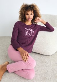 Triumph SET - Pyžamová sada - violet