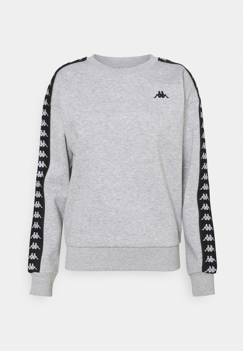 Sweat-shirt gris clair avec bande noire présentant un logo blanc répété le long des manches et un petit logo noir sur la poitrine gauche.