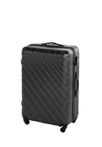 Valise rigide noire avec une texture en relief en losange, une poignée supérieure et quatre roues noires pour une maniabilité facile.