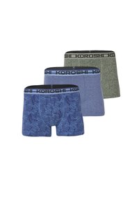 Drei Paar KOROSHI Boxer Shorts in Blau, Dunkelblau mit Muster und Olivgrün. Mit elastischen Taillenbündchen und weichem Material.