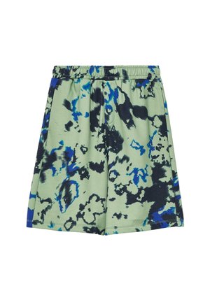 Shorts à taille élastique verte avec un motif abstrait tie-dye noir et bleu, longueur jusqu'aux genoux, avec poches latérales.